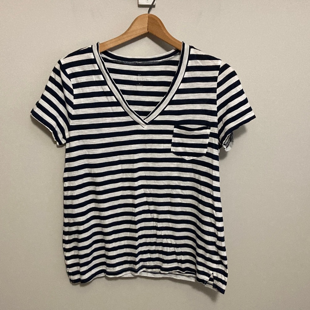 Caslon Striped Navy and White V-neck Pocket Tee women’s size medium short sleeve